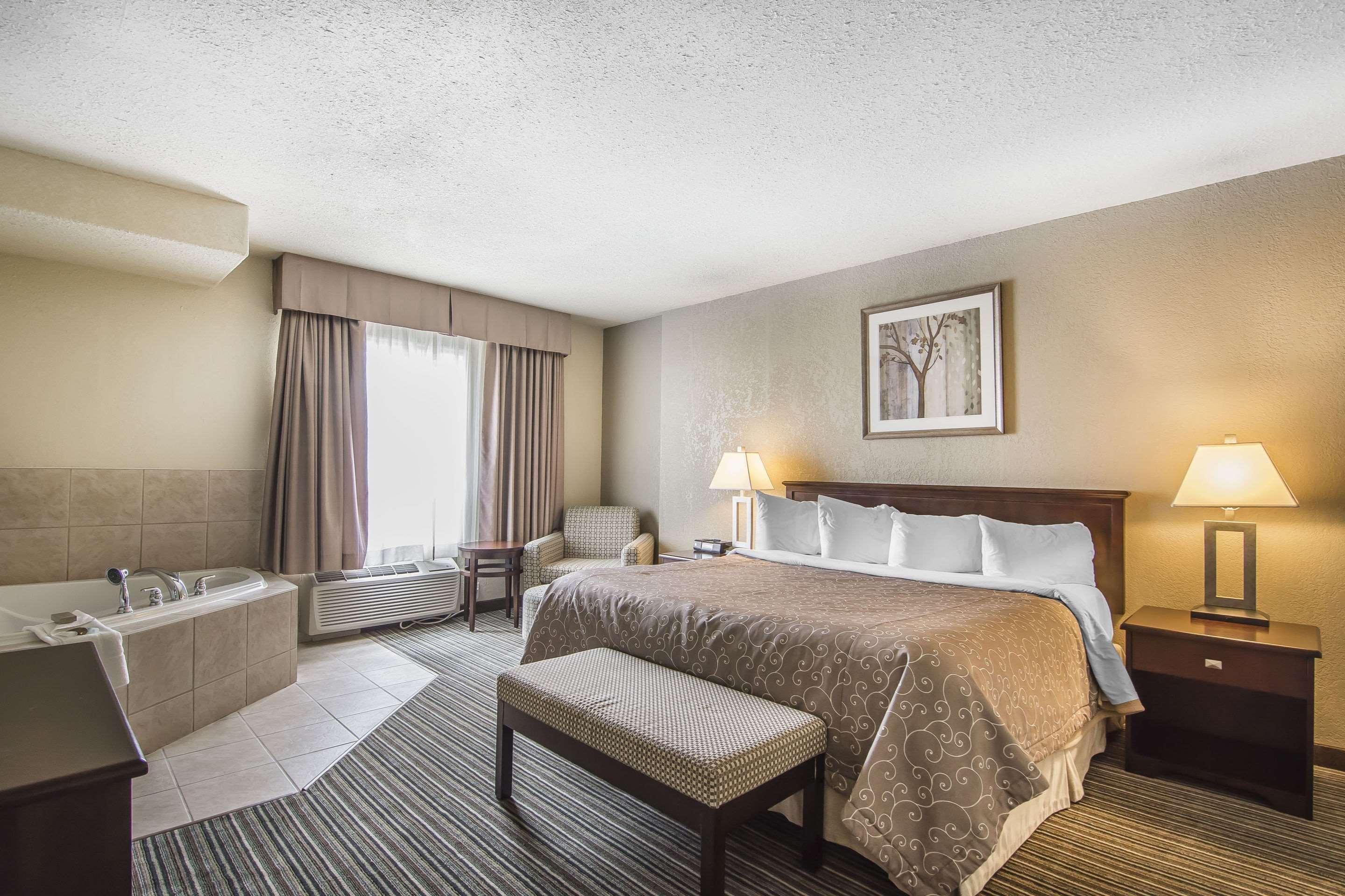 Quality Inn & Suites Йорктон Екстер'єр фото