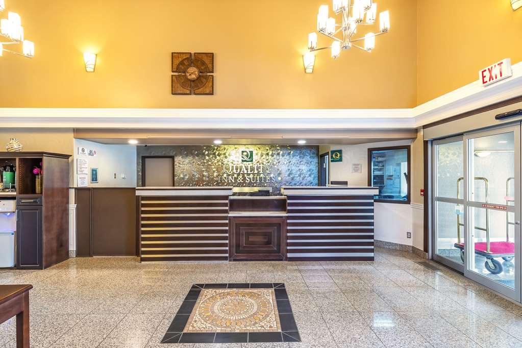 Quality Inn & Suites Йорктон Інтер'єр фото